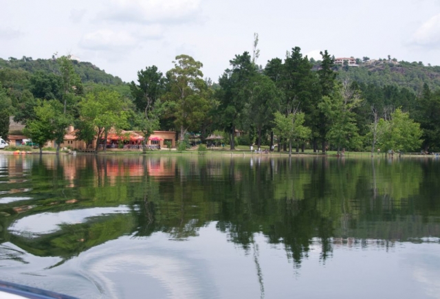 Area recreativa a los pies del pantano